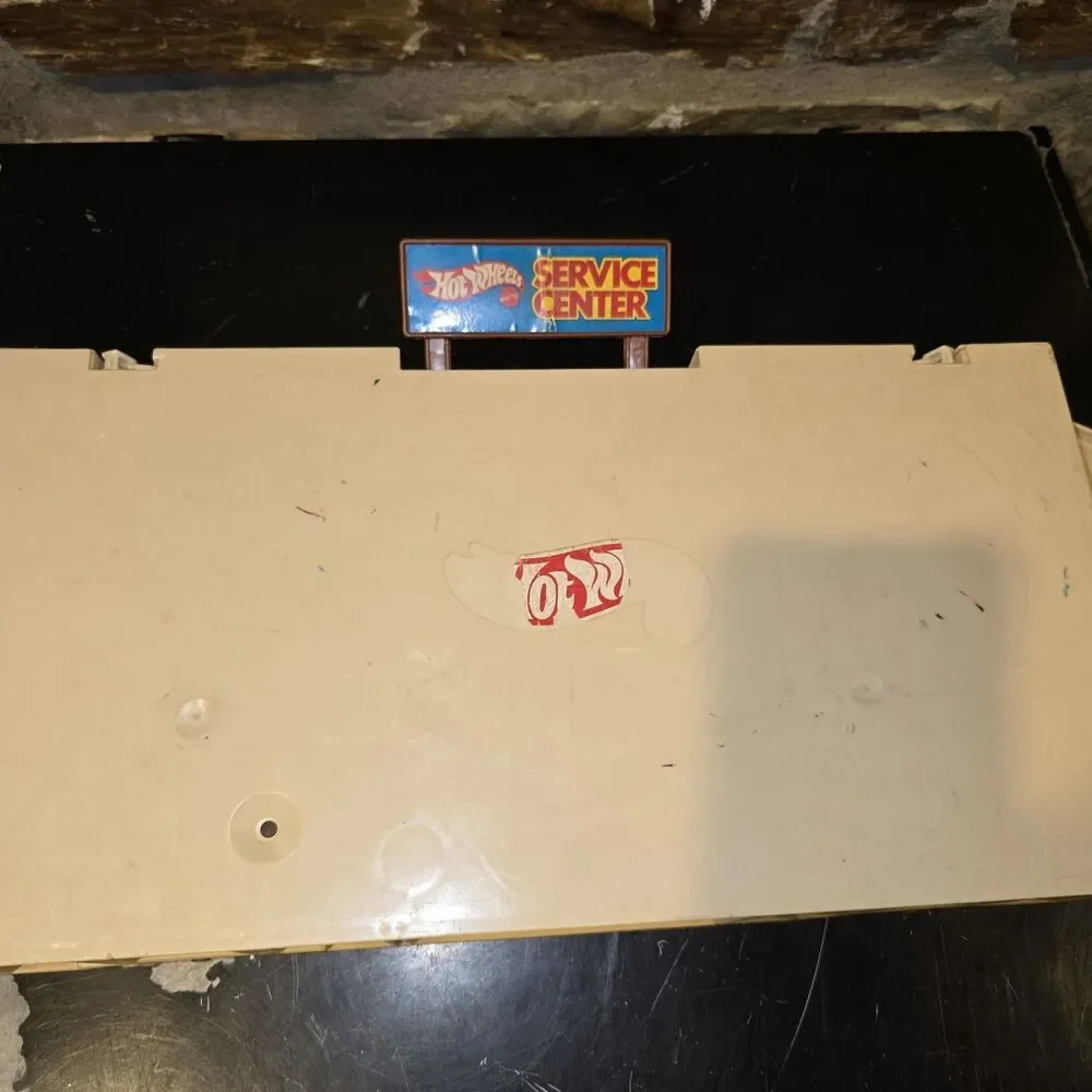 Vintage Hot Wheels Service Center Sto-N-Go Missing Parts